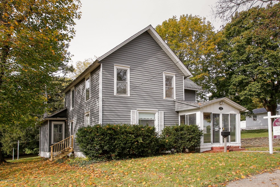 708 S Marshall Ave, Marshall, MI 49068 - photo 1
