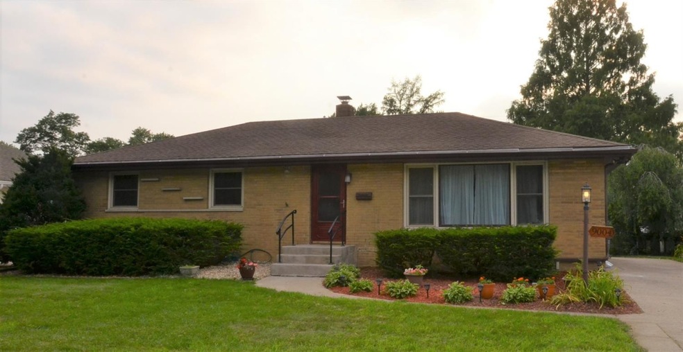 9004 Cottage Grove Place, Highland, IN 46322 - photo 1