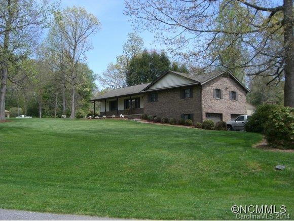 Immaculate Brick w/large yard