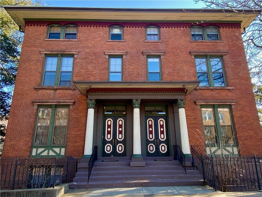 34 Charter Oak Place unit 5, Hartford, CT 06106 - photo 1