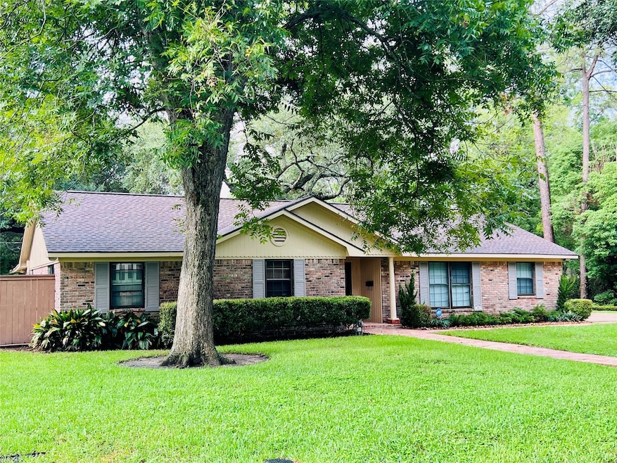 307 Coke Ln, Alvin, TX 77511 - photo 1