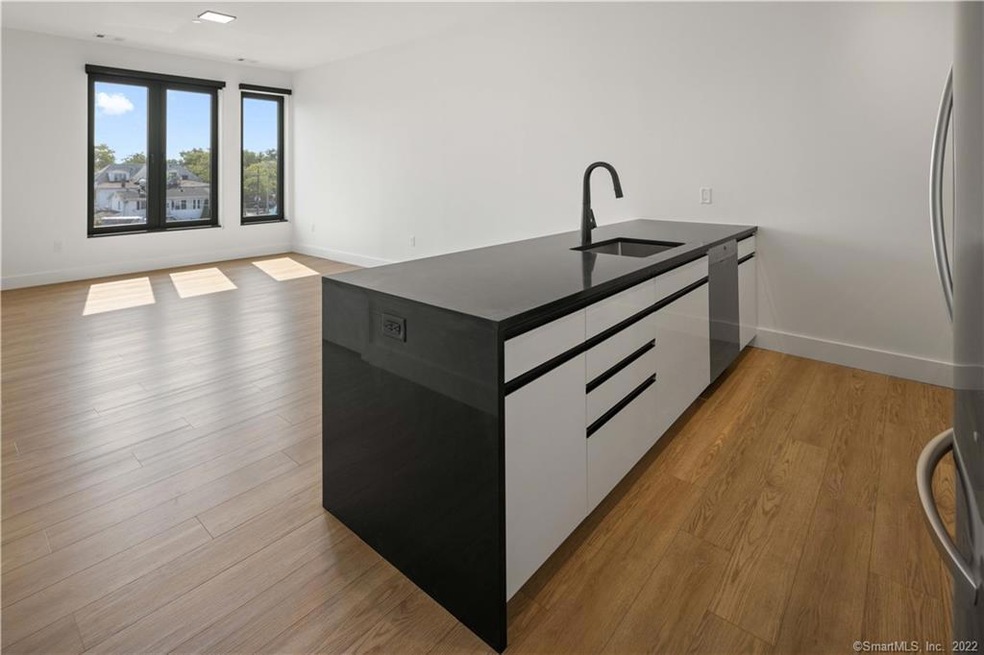 78 Unquowa Place unit 306, Fairfield, CT 06824 - photo 1