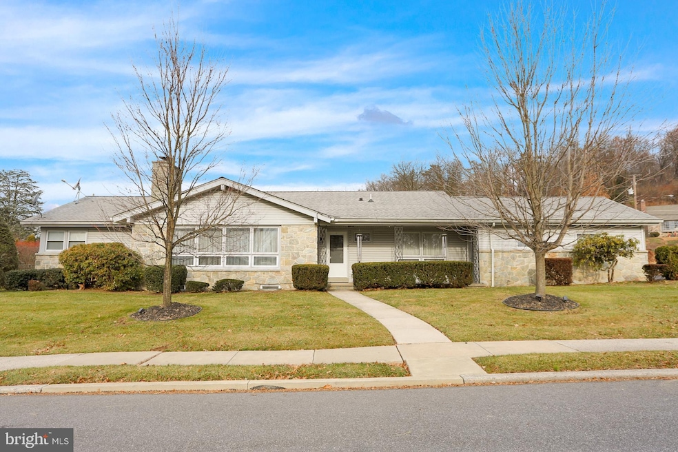 401 Lyncrest Ave, Reading, PA 19607 - photo 1