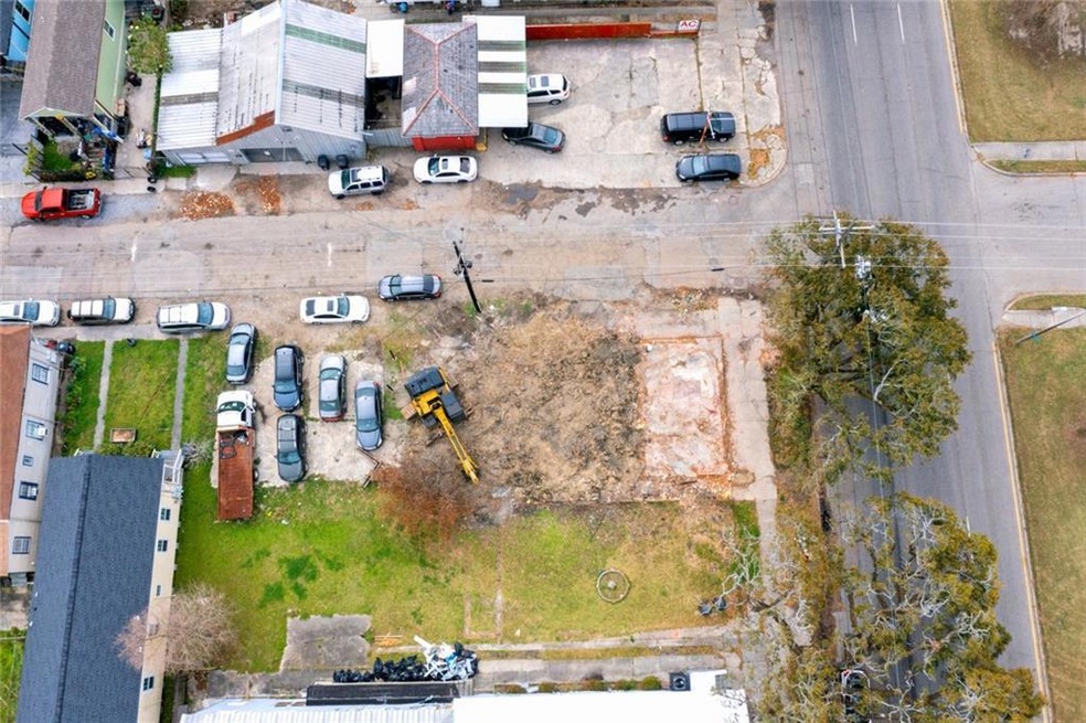 Approx 1 mile to French Quarter. Corner lot on Ely