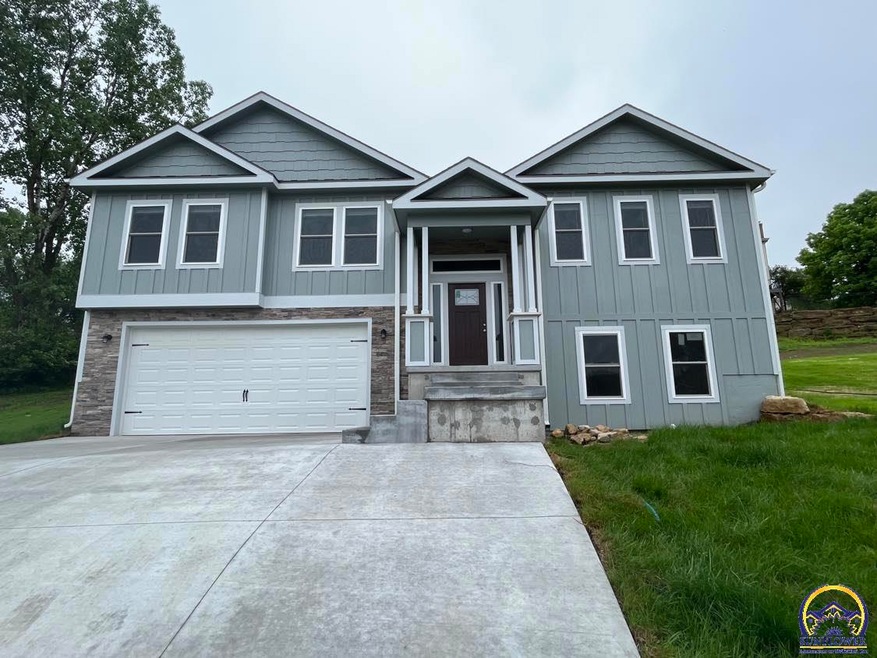 5105 SW Fieldcrest Ct, Topeka, KS 66610 - photo 1