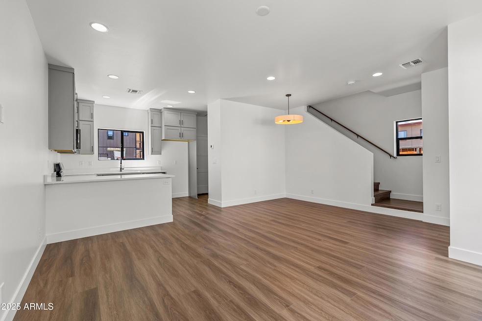 302 W Oak Ave unit 1, Flagstaff, AZ 86001 - photo 1