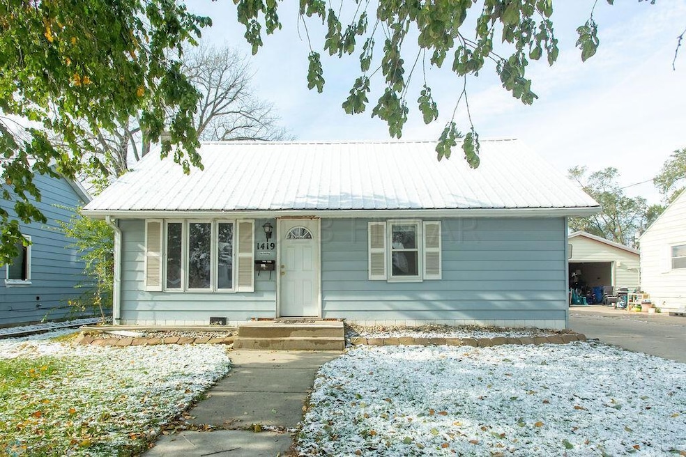 1419 14 1 2 St S, Fargo, ND 58103 - photo 1