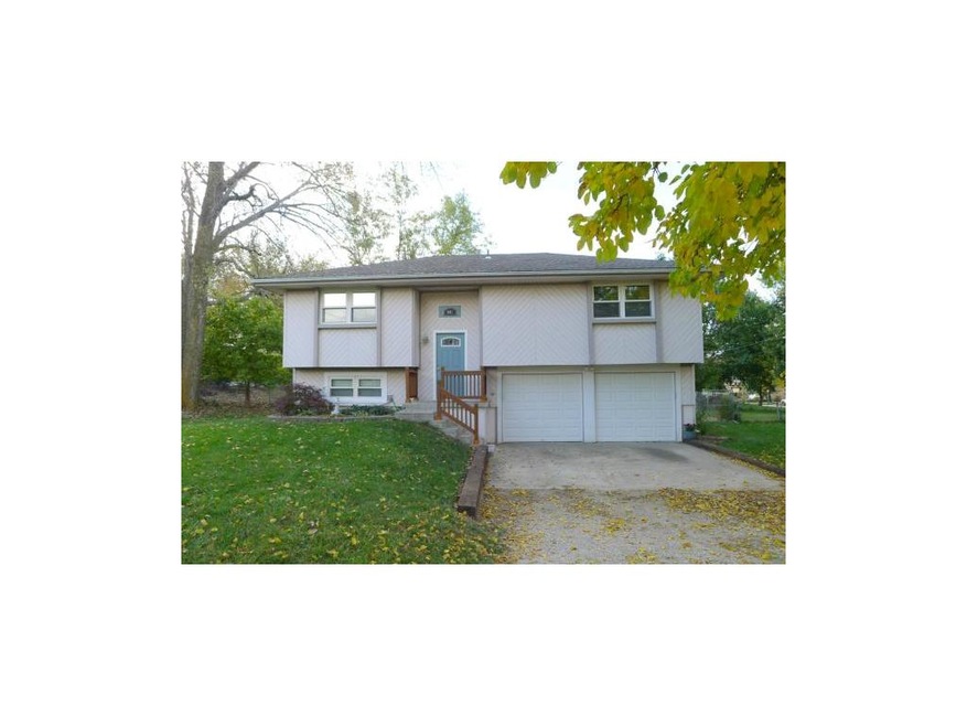 605 W King St, Spring Hill, KS 66083 - photo 1