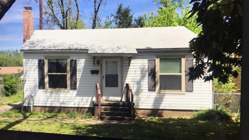 611 W Acheson St, Denison, TX 75020 - photo 1