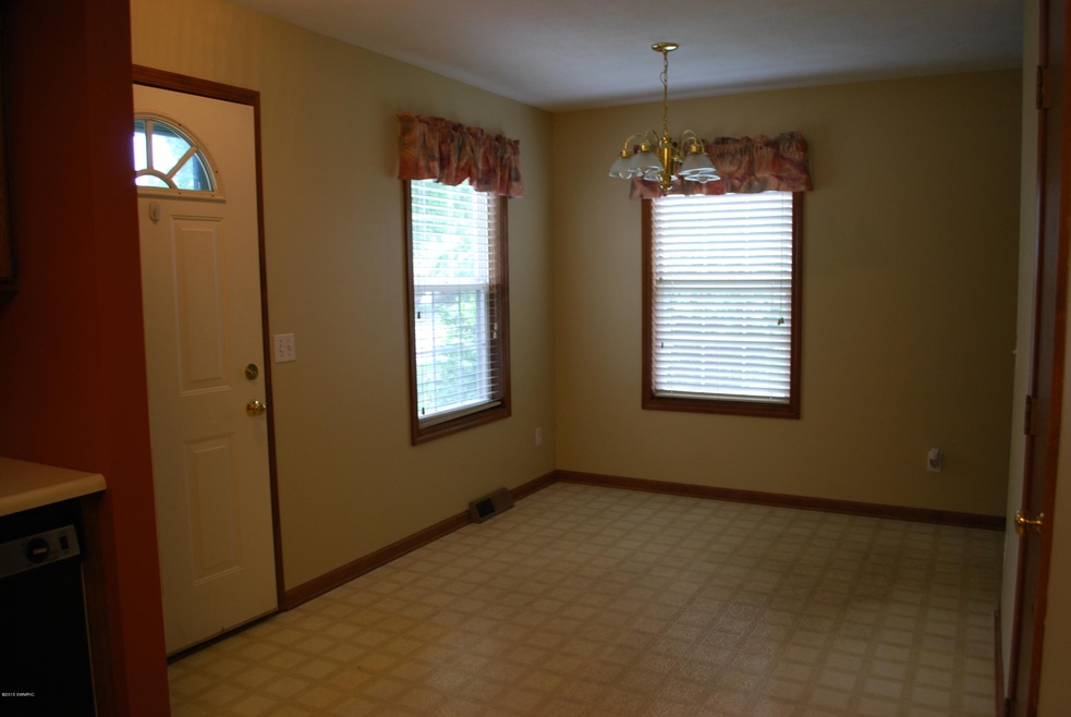 1644 Diamond Ct NE, Grand Rapids, MI 49505 - photo 1