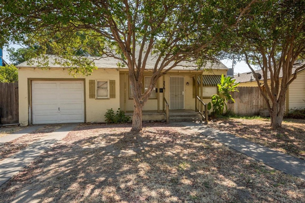 236 Locust St, Turlock, CA 95380 - photo 1