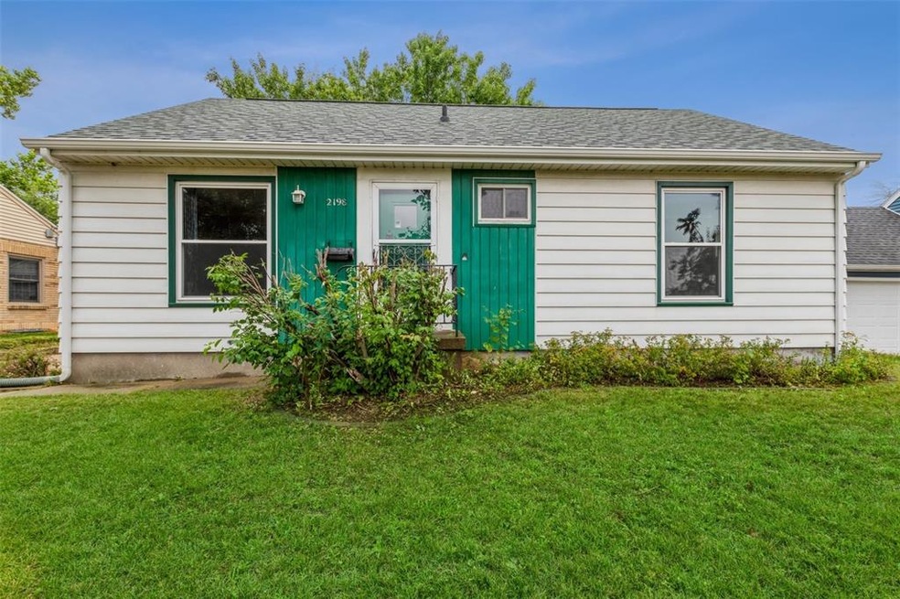 2198 Chandler St SW, Cedar Rapids, IA 52404 - photo 1