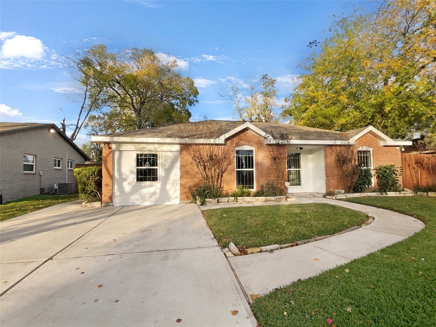 6110 Arthington St, Houston, TX 77053 - photo 1