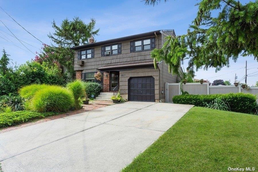 2837 Robert Ln, North Bellmore, NY 11710 - photo 1