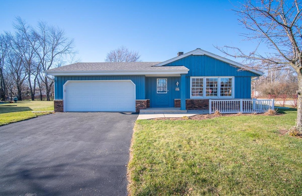 W136S6909 Hale Park Dr, Muskego, WI 53150 - photo 1