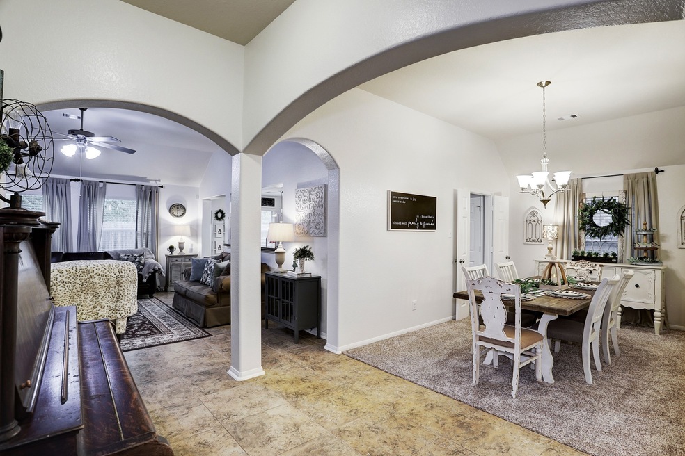 216 Rippling Creek Ln, Alvin, TX 77511 - photo 1