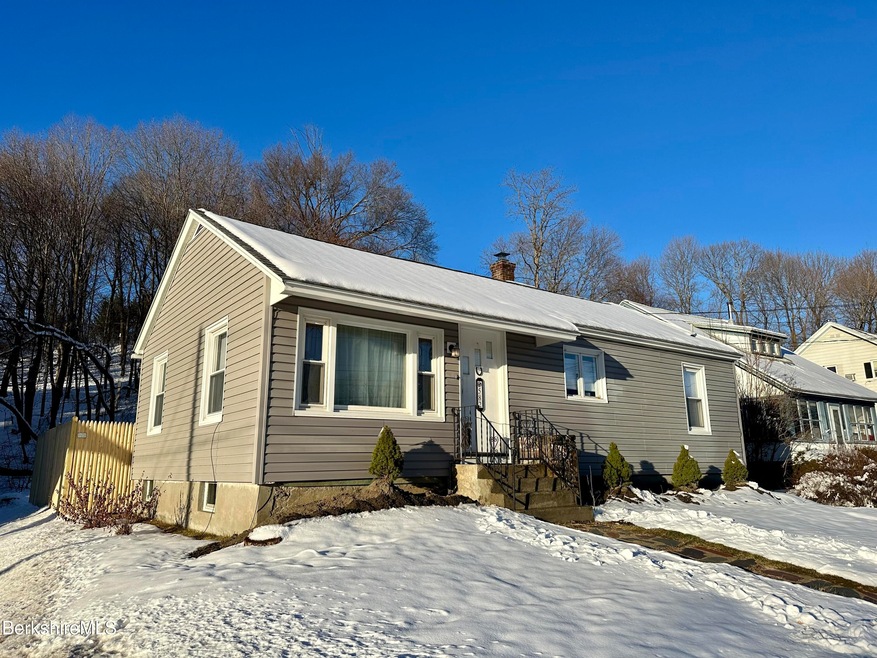 582 W Housatonic St, Pittsfield, MA 01201 - photo 1