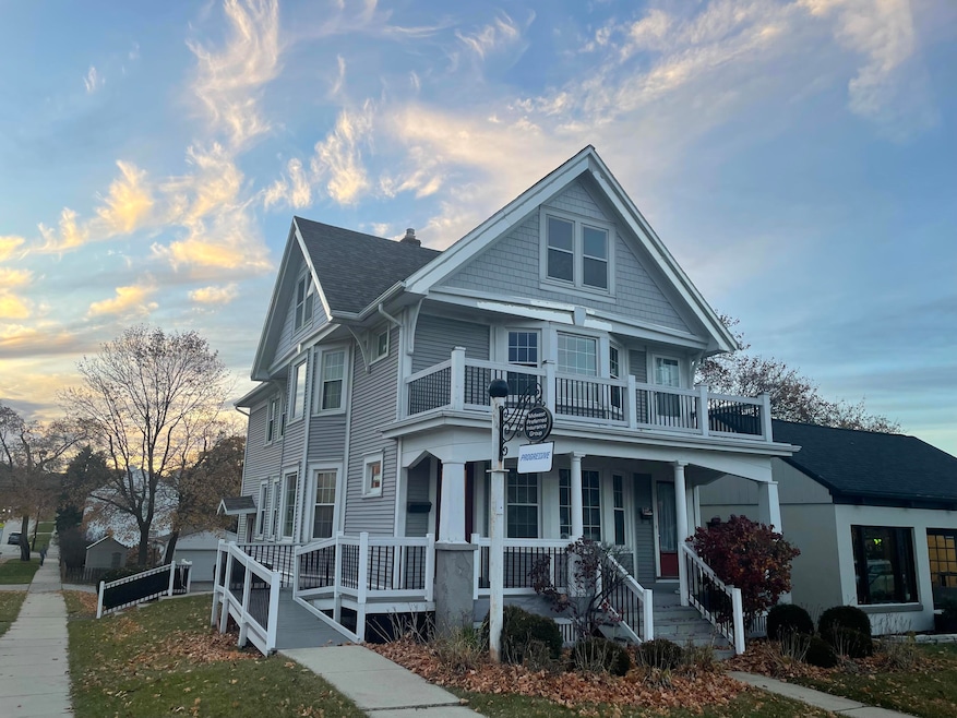 546 S Main St, West Bend, WI 53095 - photo 1