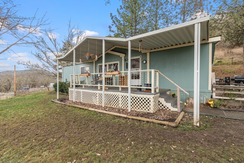 8149 Colonial Way, Central Point, OR 97502 - photo 1