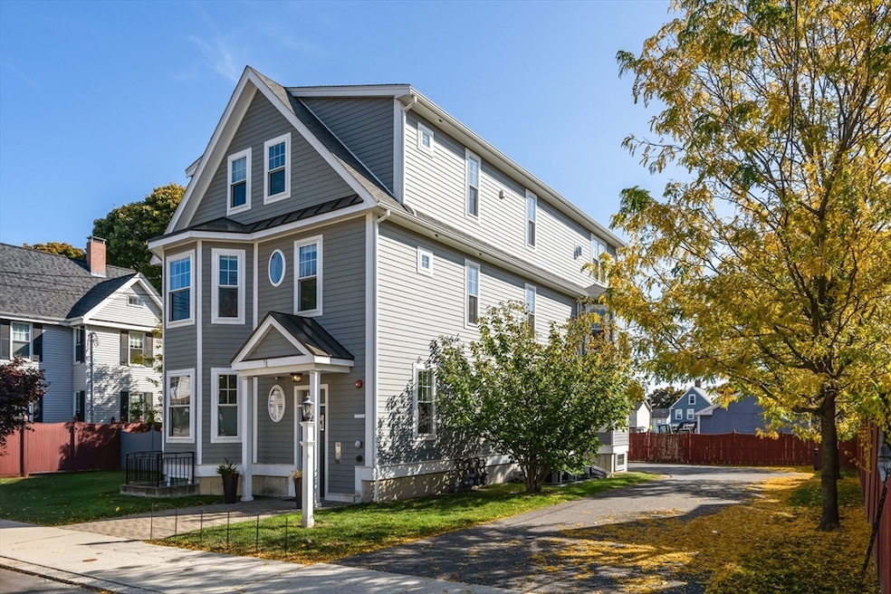 Pending $725,000 • Co-Listing Agent