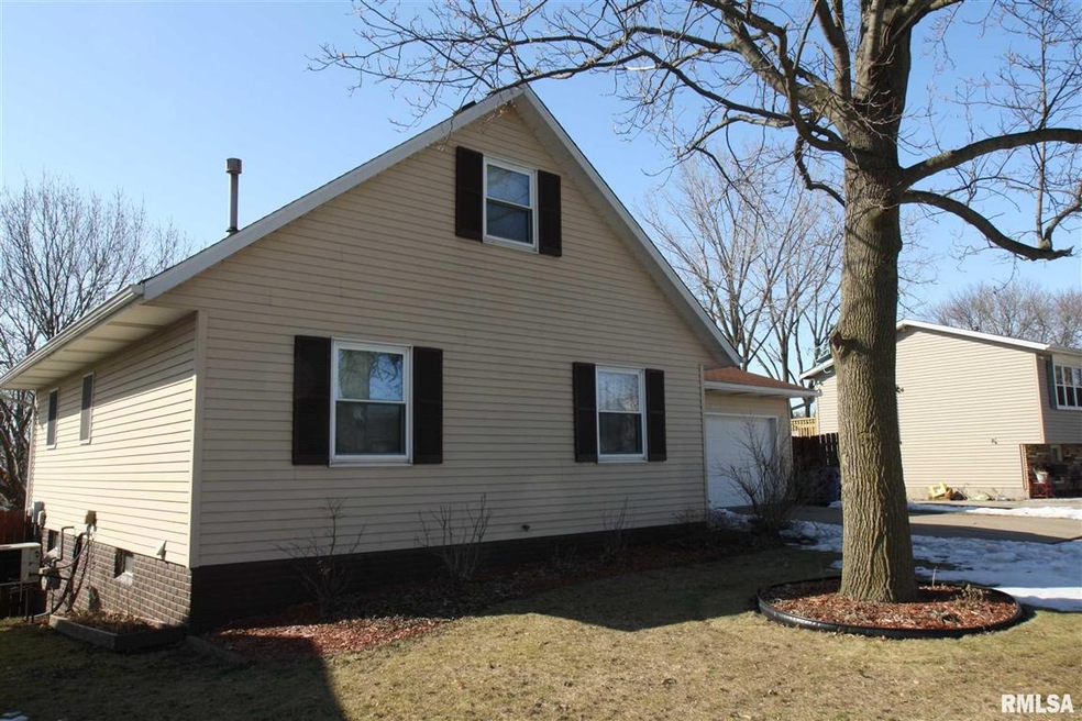 6402 Hillandale Rd, Davenport, IA 52806 - photo 1