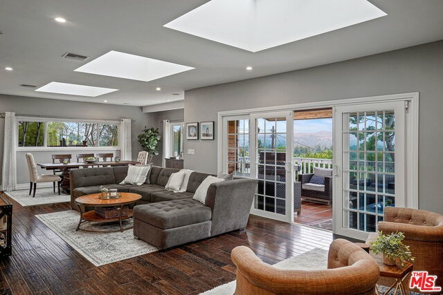 22647 Macfarlane Dr, Woodland Hills, CA 91364 - photo 1