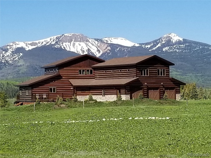 Sand Mountain towers over Steamboat Lake.  You wil