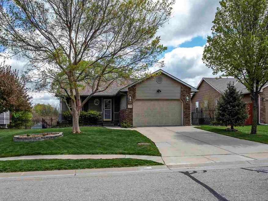 1706 N Prairie Run Cir, Mulvane, KS 67110 - photo 1