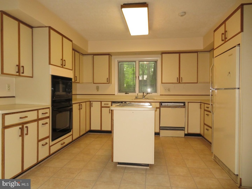 11116 Valley Heights Dr, Owings Mills, MD 21117 - photo 1