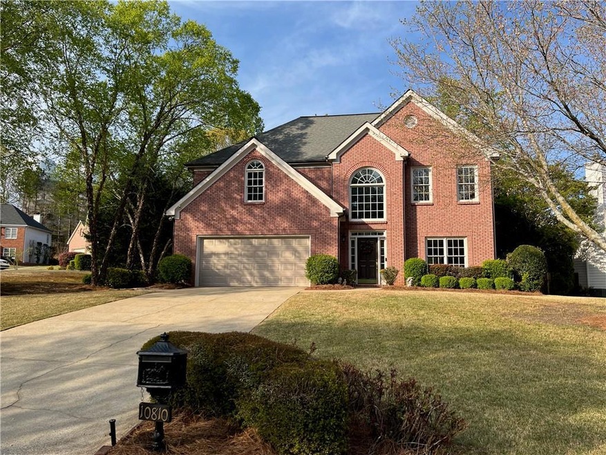 View of front facade featuring a front lawn and a 