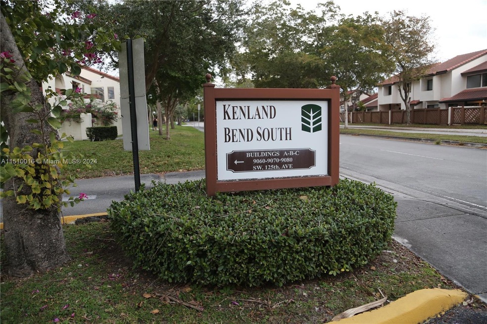 Kenland Bend South Entrance