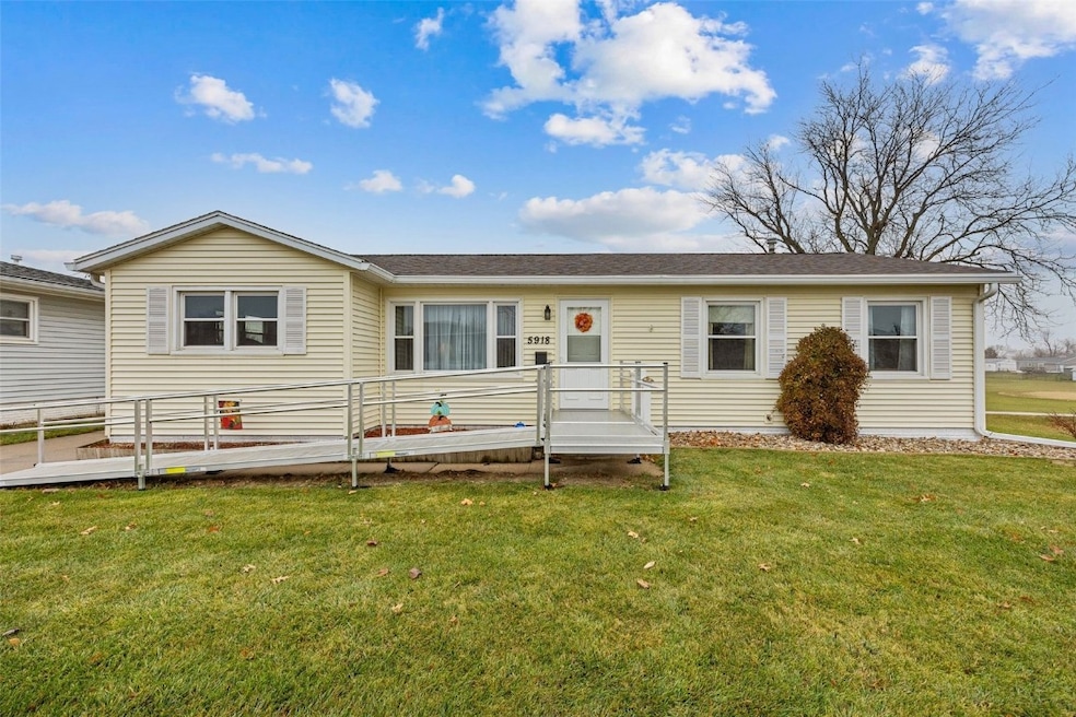 5918 Sharon Ln NW, Cedar Rapids, IA 52405 - photo 1