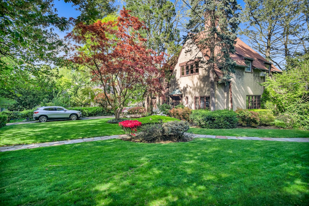 Sold $1,350,000 • Co-Listing Agent