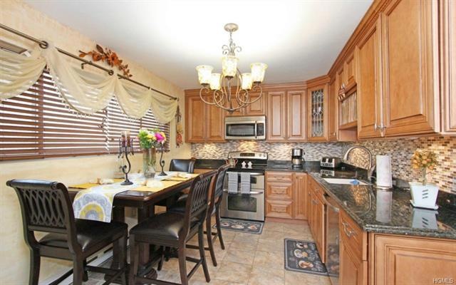 904 Mountainside Dr unit 904, Southfields, NY 10975 - photo 1