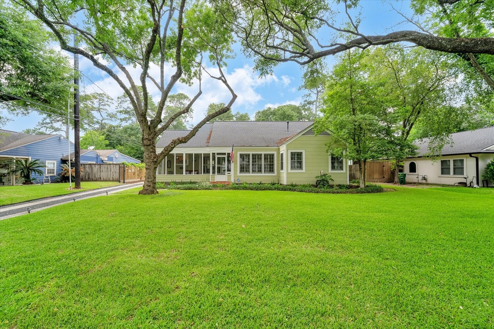 706 W 42nd St, Houston, TX 77018 - photo 1