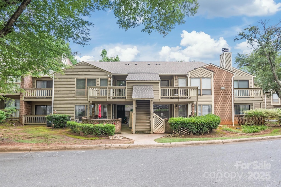1612 Sharon Rd W unit 70, Charlotte, NC 28210 - photo 1