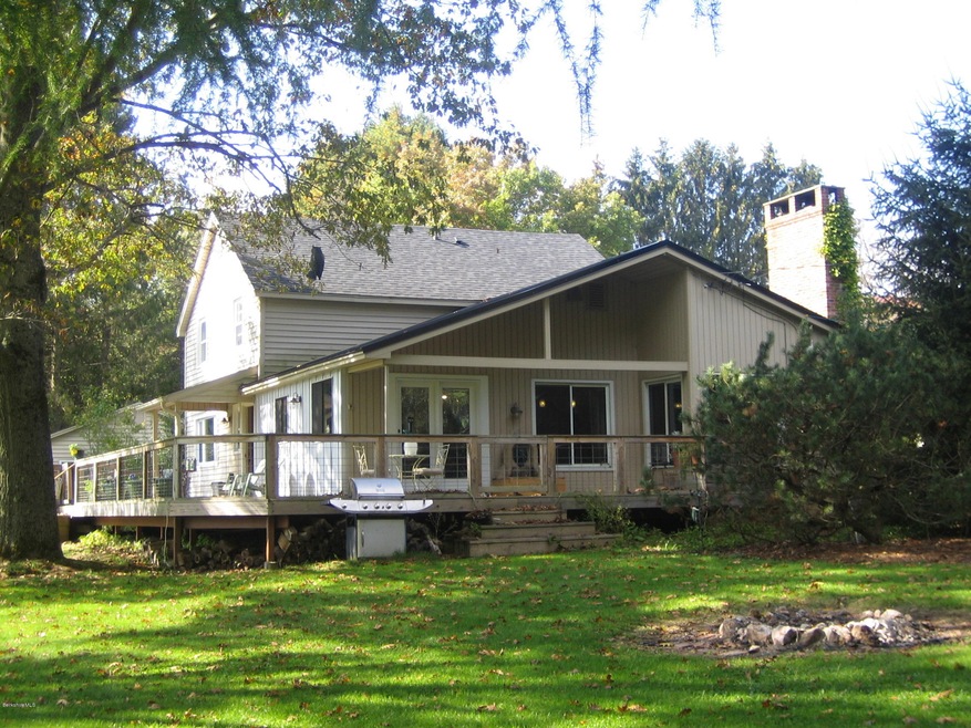 102 Clayton Ave, Stamford, VT 05352 - photo 1