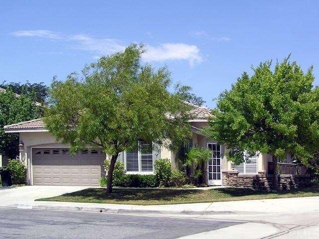 Beautiful single story pool home on more than 1/4 