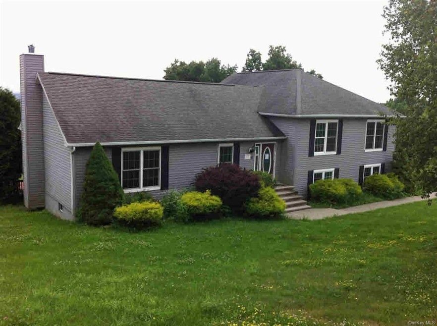 41 Mollys Way, Poughkeepsie, NY 12601 - photo 1