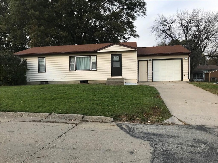 1106 N 5th Ave E, Newton, IA 50208 - photo 1