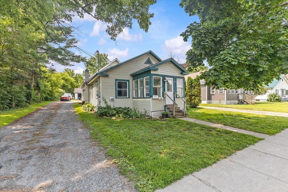 72 N Elm St, Saint Albans, VT 05478 - photo 1