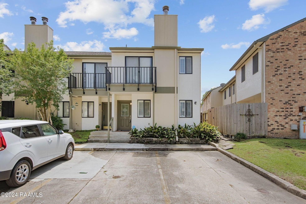 1-web-or-mls-3500 E Simcoe 72-1