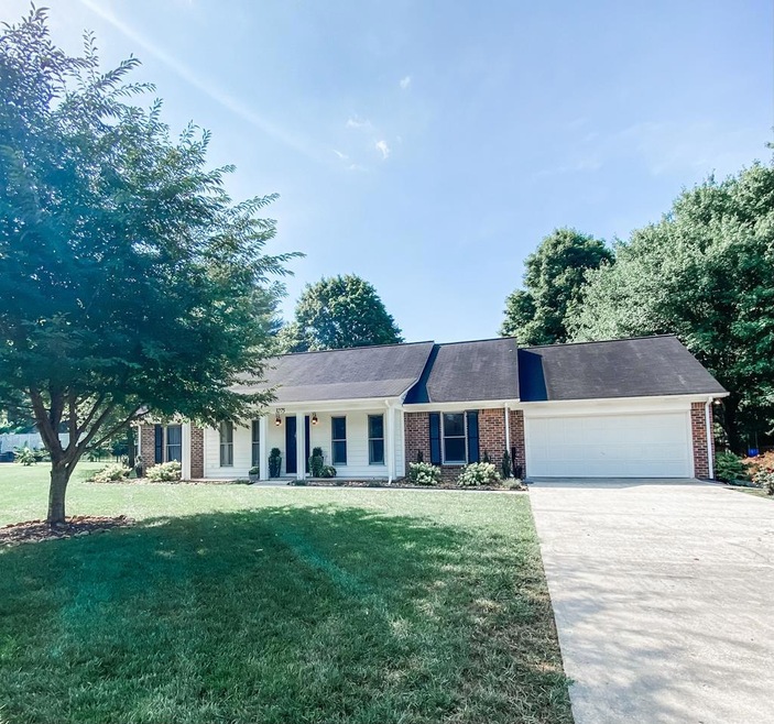 3275 Plantation Dr, Cookeville, TN 38506 - photo 1