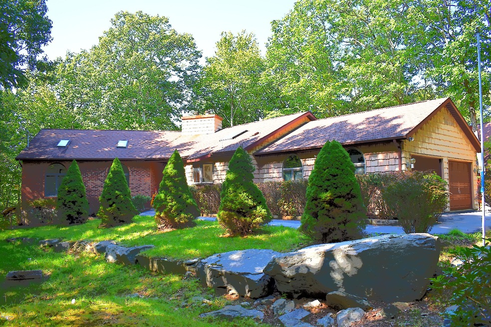 102 Hickory Dr, Hawley, PA 18428 - photo 1