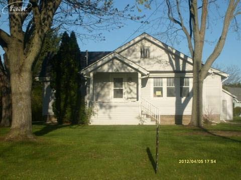 1116 N Chipman St, Owosso, MI 48867 - photo 1