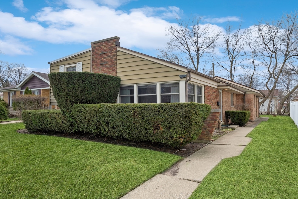 8322 E Prairie Rd, Skokie, IL 60076 Recently Sold