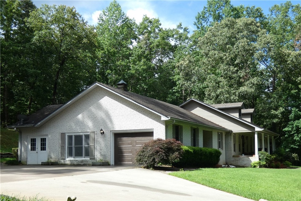 4 BR/2.5 BA on 5.380 Acres
