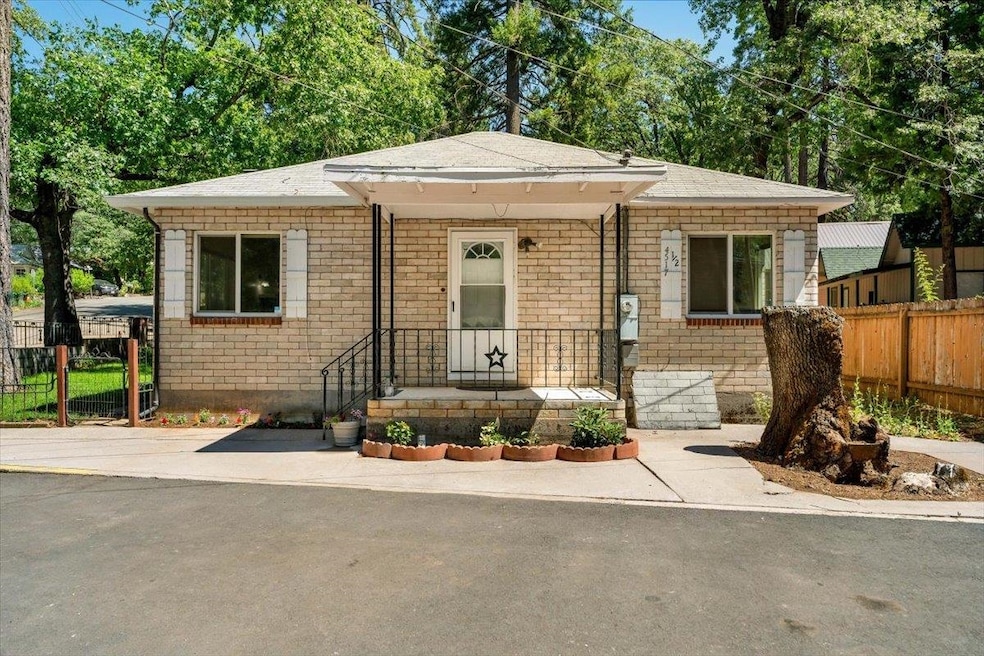 4517 & 4512 Ave, Dunsmuir, CA 96025 - photo 1