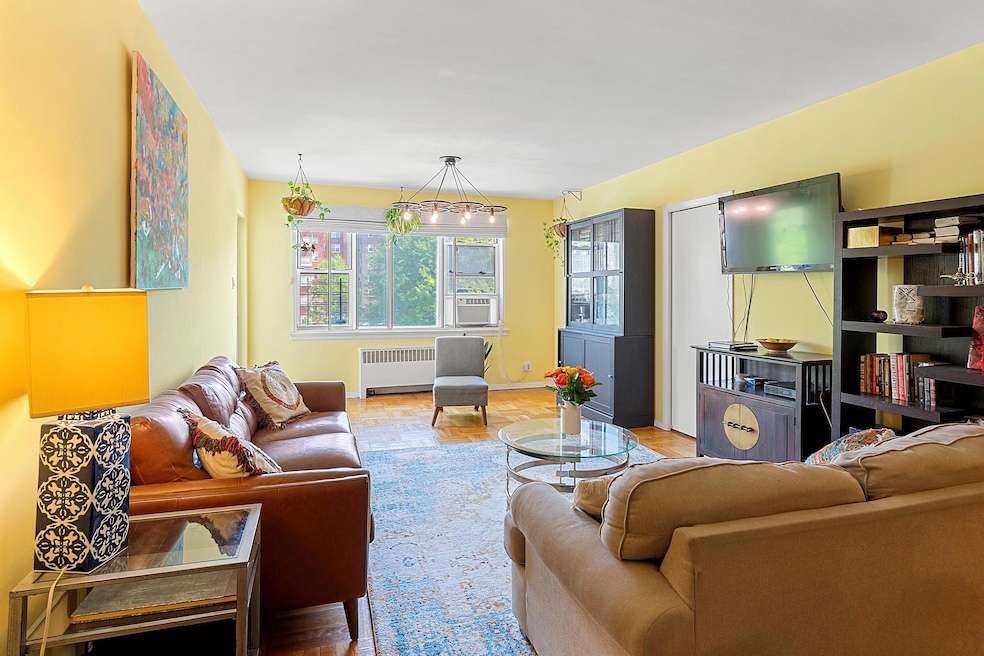 2711 Henry Hudson Pkwy unit 5A, Bronx, NY 10463 - photo 1