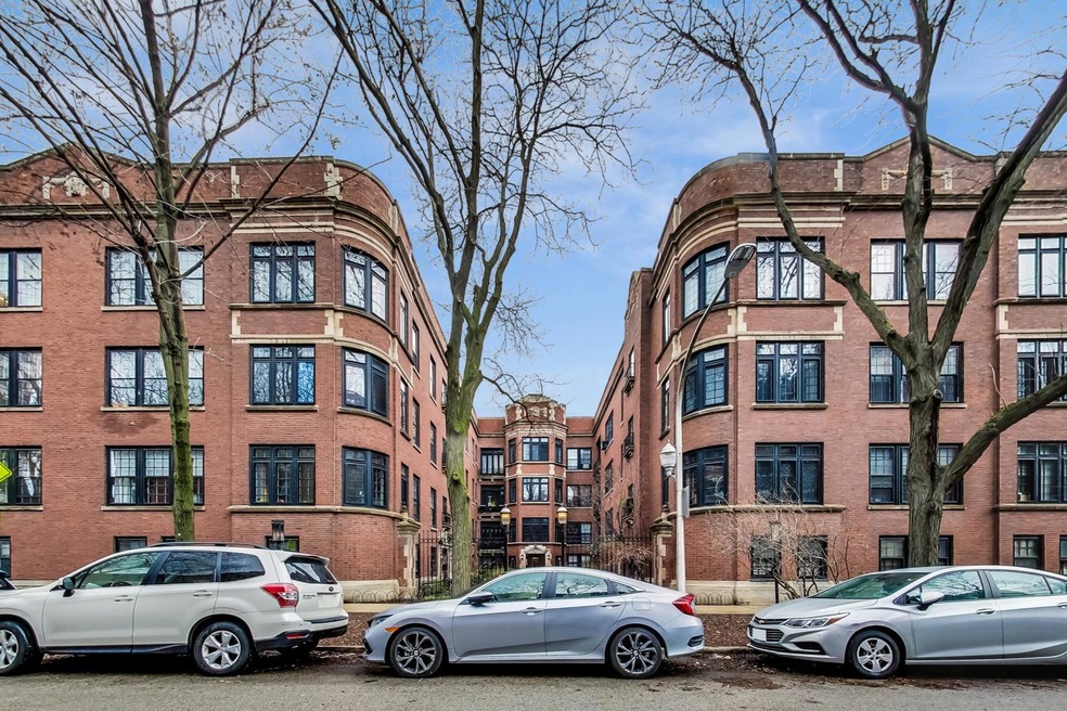 2910 N Pine Grove Ave unit 2, Chicago, IL 60657 - photo 1